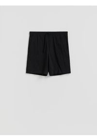 Reserved - Szorty loose fit - czarny. Kolor: czarny. Materiał: wiskoza, tkanina #1