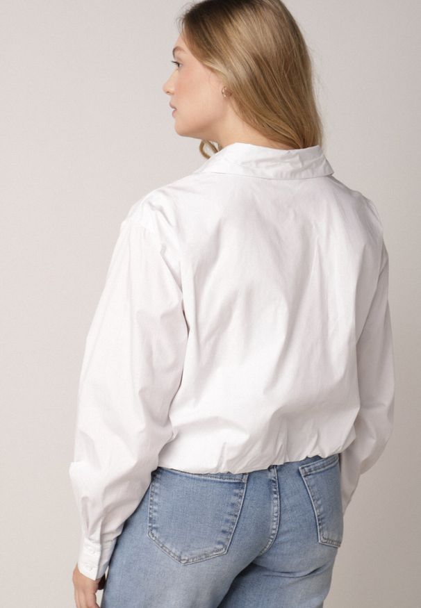 Born2be - Biała Bawełniana Koszula o Kroju Bombki Oversize Walelia. Okazja: na co dzień. Kolor: biały. Materiał: bawełna. Styl: casual