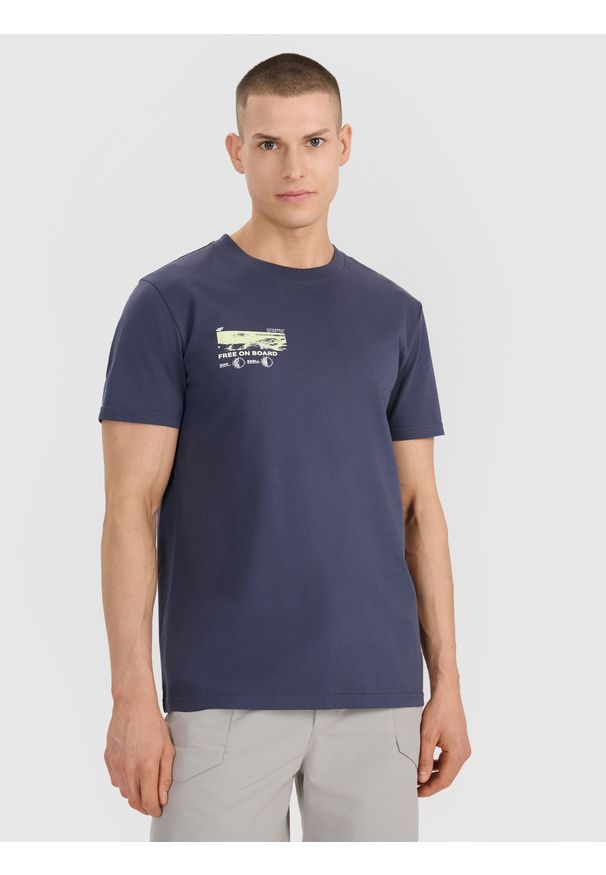 4f - 4F T-shirt regular z nadrukiem męski - szary M. Okazja: na co dzień. Kolor: szary. Materiał: bawełna, jersey, materiał. Długość rękawa: krótki rękaw. Długość: krótkie. Wzór: nadruk. Styl: sportowy, casual, elegancki, klasyczny