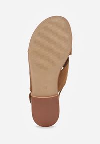 Renee - Ciemnobeżowe Sandały VICES z Imitacji Zamszu ze Skrzyżowanymi Paskami Fontalla. Okazja: na co dzień. Zapięcie: pasek. Kolor: beżowy. Materiał: zamsz. Wzór: paski. Sezon: lato. Styl: casual, elegancki #3