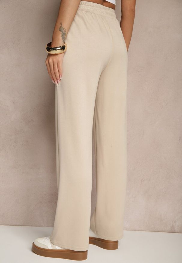 Renee - Beżowe Szerokie Spodnie Dresowe z Wiskozą High Waist Setariona. Okazja: na co dzień. Stan: podwyższony. Kolor: beżowy. Materiał: dresówka, wiskoza. Styl: sportowy, elegancki, casual