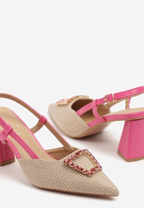 Renee - Beżowo-Różowe Sandały na Słupku Typu Slingback Ozdobione Cyrkoniową Aplikacją Koriarre. Okazja: na co dzień. Zapięcie: sprzączka. Kolor: różowy. Wzór: aplikacja. Sezon: lato. Obcas: na słupku. Styl: casual, elegancki. Wysokość obcasa: średni