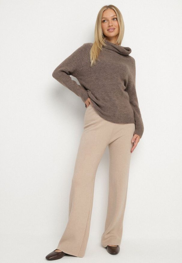 Born2be - Beżowe Ocieplane Spodnie Dzianinowe o Szerokim Kroju Miorea. Okazja: na spacer. Kolor: beżowy. Materiał: dzianina