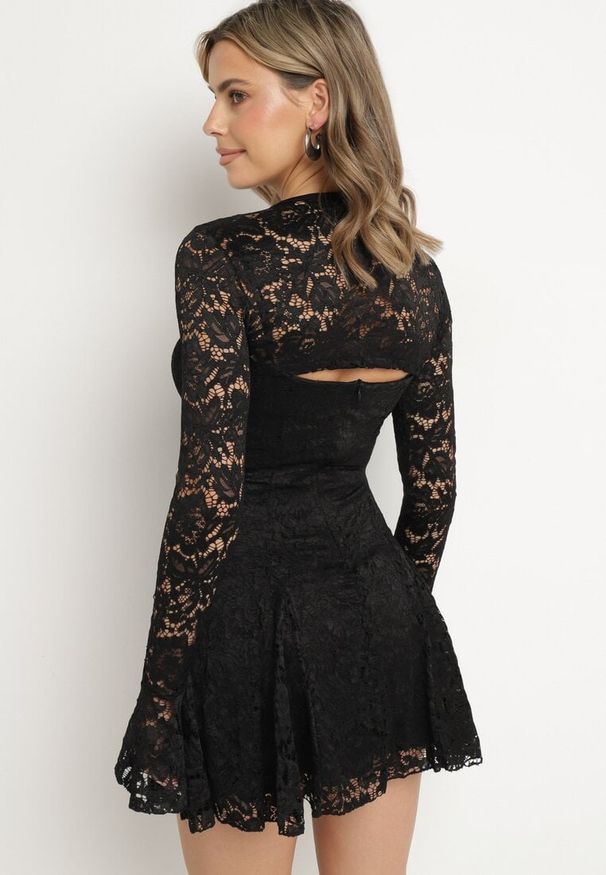 Born2be - Czarna Rozkloszowane Sukienka Koktajlowa z Koronką i Bolerkiem Eyrfedi. Okazja: na ślub cywilny, na wesele, na randkę. Kolor: czarny. Materiał: koronka. Długość rękawa: na ramiączkach. Wzór: koronka. Typ sukienki: rozkloszowane. Styl: wizytowy