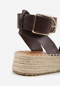 Renee - Ciemnobrązowe Sandały VICES na Plecionej Grubej Podeszwie z Paskiem Wokół Kostki Casilla. Okazja: na spacer, na imprezę. Zapięcie: pasek. Kolor: brązowy. Materiał: koronka. Wzór: haft. Sezon: lato. Styl: elegancki #4