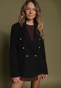 Born2be - Czarna Marynarka Dwurzędowa z Usztywnionymi Ramionami Clamira. Okazja: na co dzień. Kolor: czarny. Materiał: jeans. Styl: casual