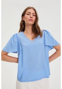 MOODO - Wiskozowa koszula błękitna. Kolor: niebieski. Materiał: wiskoza #1