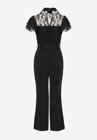 Born2be - Czarny Elegancki Kombinezon VICES z Koronkową Górą i Rozszerzanymi Nogawkami Talinoe. Okazja: na randkę, do pracy, na wesele, na spotkanie biznesowe, na ślub cywilny. Kolor: czarny. Materiał: koronka. Wzór: koronka. Sezon: lato. Styl: elegancki #2