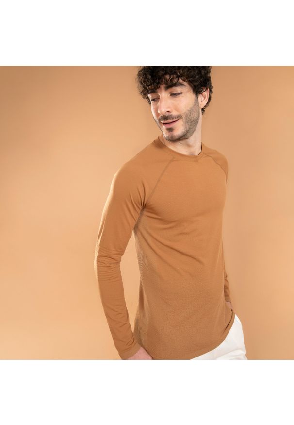 KIMJALY - Longsleeve Do Jogi Męski Bezszwowy Camel. Kolor: brązowy, wielokolorowy, beżowy. Materiał: materiał, poliester, poliamid. Długość rękawa: długi rękaw. Długość: długie. Wzór: ażurowy. Sport: joga i pilates