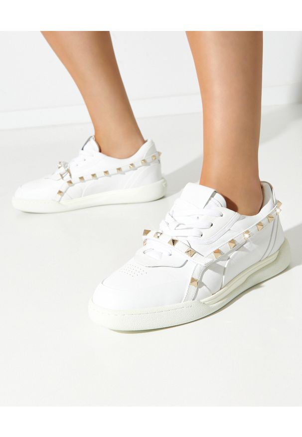 VALENTINO - Sneakersy Rockstud. Kolor: biały. Materiał: guma, materiał. Wzór: aplikacja