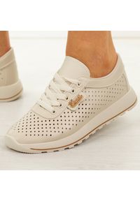 POTOCKI - Beżowe ażurowe półbuty damskie Potocki 16346. Okazja: na co dzień. Zapięcie: sznurówki. Kolor: beżowy. Materiał: skóra. Szerokość cholewki: normalna. Wzór: ażurowy. Sezon: wiosna, lato. Styl: casual, klasyczny, elegancki #1