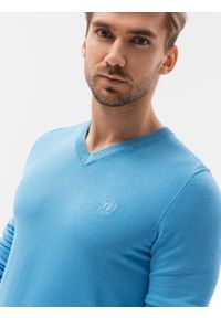 Ombre Clothing - Sweter męski z haftem - błękitny V21 - Rozmiar: XXL. Kolor: niebieski. Materiał: nylon, wiskoza, materiał, dzianina. Wzór: haft. Styl: klasyczny, elegancki