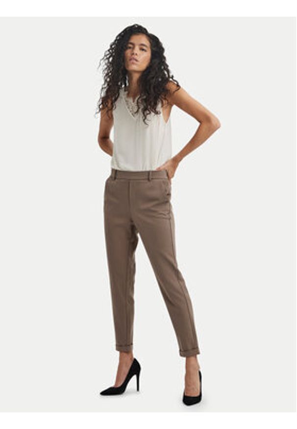 Vero Moda Chinosy Maya 10225280 Brązowy Regular Fit. Kolor: brązowy. Materiał: syntetyk