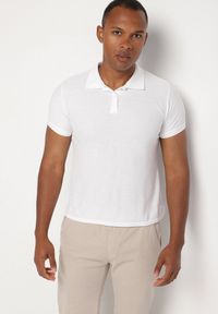 Born2be - Biały T-shirt Polo z Bawełną Fodelira. Okazja: na co dzień. Typ kołnierza: polo. Kolor: biały. Materiał: bawełna. Styl: klasyczny, elegancki, casual