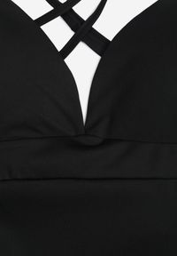 Renee - Czarna Sportowa Sukienka na Skrzyżowanych Ramiączkach Kelaphei. Kolor: czarny. Materiał: tkanina. Długość rękawa: na ramiączkach. Wzór: gładki. Typ sukienki: sportowe. Styl: sportowy #6