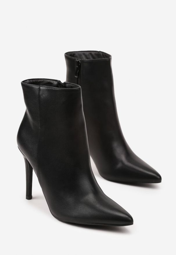 Renee - Czarne Botki na Szpilce Vices w Klasycznym Stylu Nurivie. Okazja: na co dzień. Zapięcie: zamek. Kolor: czarny. Materiał: jeans. Obcas: na szpilce. Styl: klasyczny