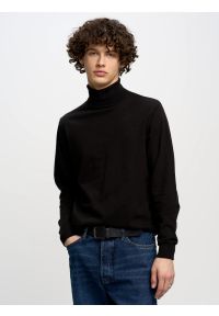 Big-Star - Sweter męski z golfem czarny Charis 906. Okazja: na co dzień. Typ kołnierza: golf. Kolor: czarny. Materiał: jeans, skóra, żakard, materiał, bawełna, dzianina. Wzór: aplikacja, kolorowy. Styl: klasyczny, casual, elegancki #4
