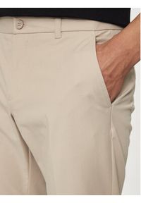 Guess Spodnie materiałowe M4YB01 WG9Z2 Beżowy Slim Fit. Kolor: beżowy. Materiał: bawełna #4