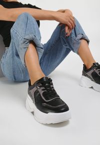 Renee - Czarne Sneakersy Cricketflight. Wysokość cholewki: przed kostkę. Nosek buta: okrągły. Kolor: czarny. Materiał: skóra. Szerokość cholewki: normalna. Wzór: aplikacja, nadruk #1