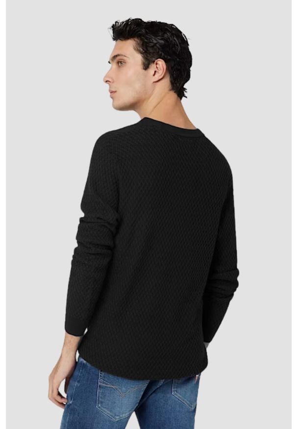Guess - GUESS Czarny sweter męski Davin Cn Ls. Kolor: czarny. Materiał: bawełna. Długość rękawa: długi rękaw. Długość: długie. Wzór: bez wzorów. Styl: elegancki, klasyczny