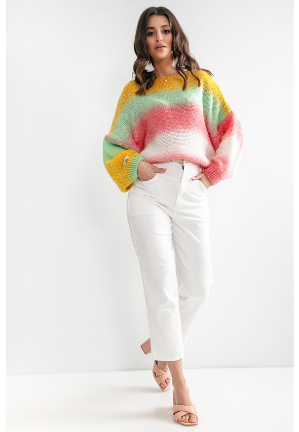 e-margeritka - Sweter oversize kolorowy z szerokimi rękawami - s/m. Materiał: poliester, poliamid, akryl, wełna, materiał. Długość: krótkie. Wzór: kolorowy. Sezon: wiosna