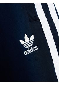 Adidas - adidas Dres adicolor Sst GN7702 Granatowy Regular Fit. Kolor: niebieski. Materiał: dresówka #7