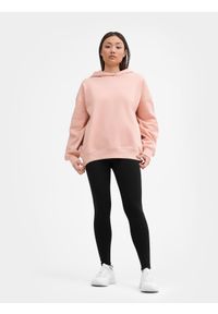 4f - Bluza dresowa nierozpinana z kapturem damska. Okazja: na co dzień. Typ kołnierza: kaptur. Kolor: różowy. Materiał: dresówka. Styl: casual #2