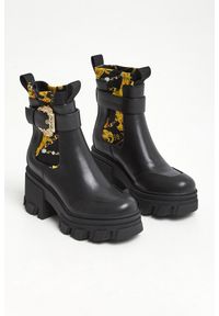 Versace Jeans Couture - Botki damskie na obcasie VERSACE JEANS COUTURE. Obcas: na obcasie. Wysokość obcasa: średni #1