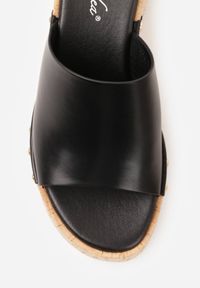 Renee - Czarne Klapki na Korkowej Platformie i Koturnie z Nitami Aezira. Okazja: na co dzień. Kolor: czarny. Materiał: jeans. Obcas: na koturnie. Styl: casual, elegancki #8