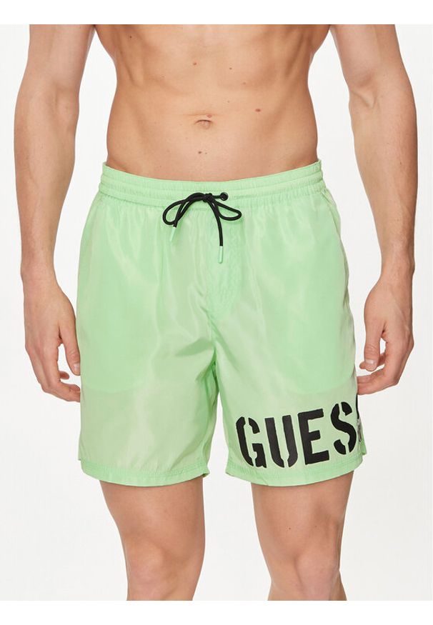 Guess Szorty kąpielowe F4GT28 WG292 Zielony Regular Fit. Kolor: zielony. Materiał: syntetyk