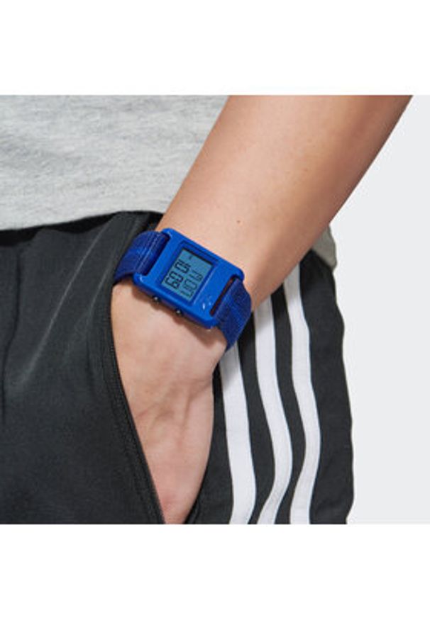 adidas Originals Zegarek Retro Pop Digital Watch AOST23070 Niebieski. Kolor: niebieski. Styl: retro