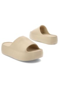 Beżowe Klapki Filippo Wygodne Obuwie Damskie. Okazja: na spacer, na plażę. Kolor: beżowy. Wzór: jednolity. Sezon: lato. Styl: elegancki #7