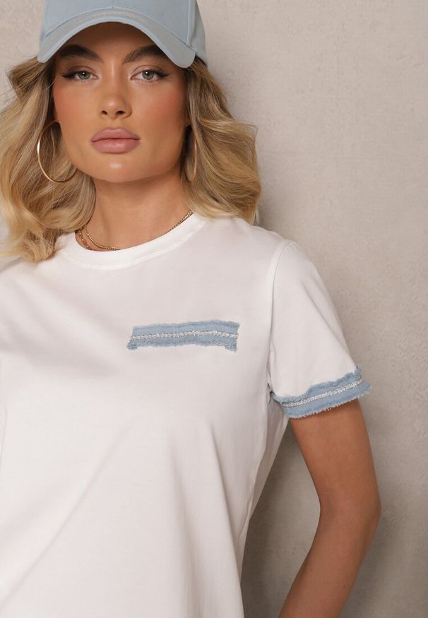 Renee - Biała Bawełniana Bluzka T-shirt Oversize z Ozdobnym Wykończeniem Mirnil. Okazja: na co dzień. Kolor: biały. Materiał: bawełna. Długość rękawa: krótki rękaw. Długość: krótkie. Styl: klasyczny, casual