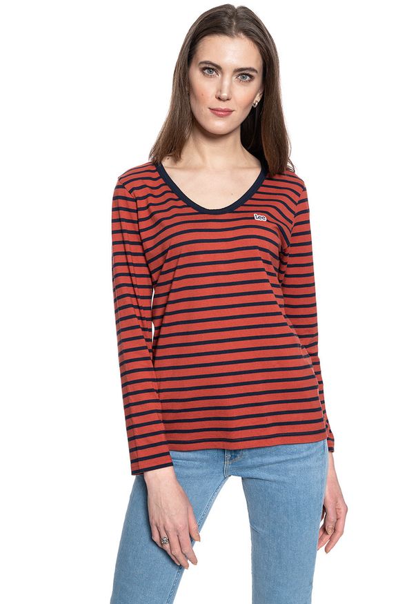 Lee - DAMSKA KOSZULKA Z DŁUGIM RĘKAWEM LEE LS SCOOP NECK TEE REGULAR FIT RED OCHRE L44DYKOE. Długość rękawa: długi rękaw. Długość: długie