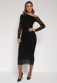 Born2be - Czarny Koronkowy Komplet Dopasowana Spódnica i Bluzka na Jedno Ramię Calonara. Kolor: czarny. Materiał: koronka #1