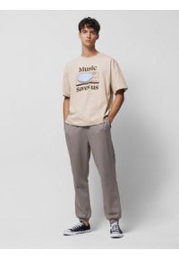 outhorn - T-shirt oversize z nadrukiem męski - kremowy. Kolor: kremowy. Materiał: materiał, bawełna, dzianina, prążkowany. Wzór: nadruk #3
