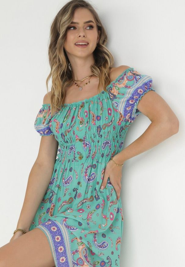 Born2be - Miętowa Rozkloszowana Sukienka Bawełniana Hiszpanka we Wzór Paisley Dottia. Typ kołnierza: dekolt hiszpanka. Kolor: miętowy. Materiał: bawełna. Wzór: paisley