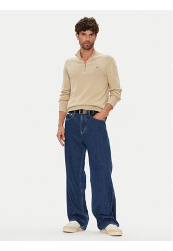 Tommy Jeans Sweter DM0DM21654 Beżowy Slim Fit. Kolor: beżowy. Materiał: bawełna