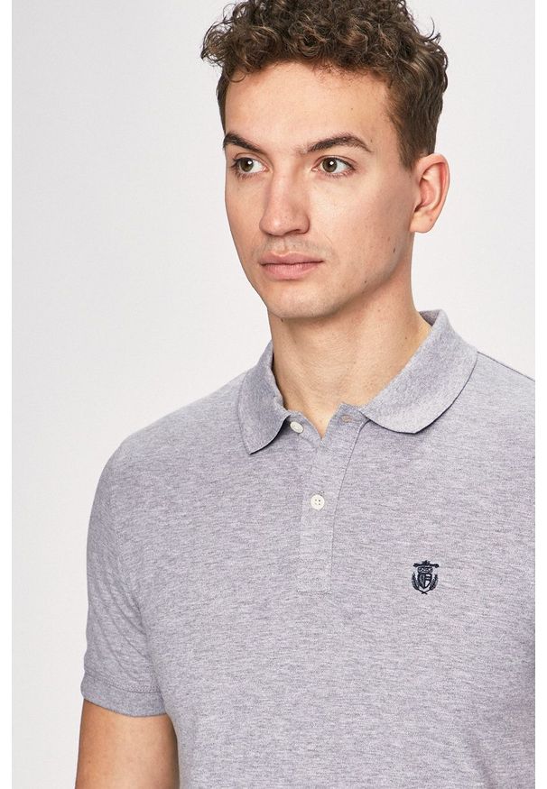 Selected - Polo. Okazja: na co dzień. Typ kołnierza: polo. Kolor: szary. Materiał: materiał. Długość: krótkie. Wzór: gładki. Styl: casual