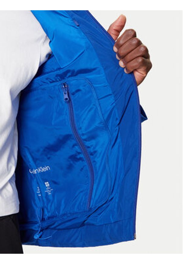 Calvin Klein Kurtka puchowa LV04LD521G Niebieski Regular Fit. Kolor: niebieski. Materiał: syntetyk