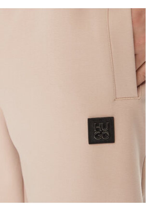 Hugo Spodnie dresowe Dimacs 50509457 Beżowy Relaxed Fit. Kolor: beżowy. Materiał: bawełna