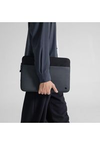 Incase A.R.C. Sleeve do MacBook Pro 16'' (M4/M3/M2/M1/2024-2021) czarny. Kolor: czarny. Materiał: futro, materiał