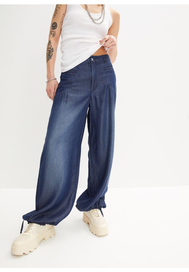 bonprix - Jeansy wide leg z lejącego lyocellu. Kolor: niebieski
