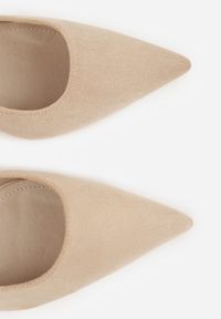 Renee - Ciemnobeżowe Sandały z Imitacji Zamszu na Szpilce z Odkrytą Piętą Adrasiphaeia. Kolor: beżowy. Materiał: zamsz. Obcas: na szpilce #8