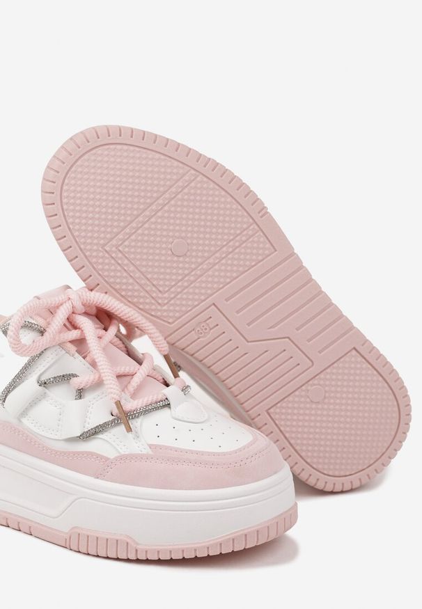Born2be - Biało-Różowe Sneakersy na Grubej Podeszwie Zdobione Cyrkoniami Neothra. Okazja: na spacer, na co dzień. Kolor: biały. Materiał: jeans. Wzór: aplikacja. Sport: turystyka piesza