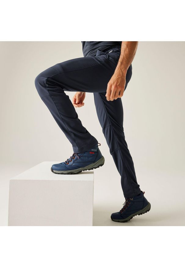 Regatta - Męskie spodnie trekkingowe Fenton Softshell. Kolor: niebieski. Materiał: softshell. Sezon: lato. Sport: turystyka piesza