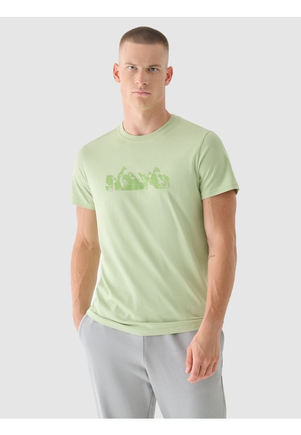 4f - 4F T-shirt regular z nadrukiem męski - oliwkowy XXL. Okazja: na co dzień. Kolor: oliwkowy, brązowy, wielokolorowy. Materiał: jersey, dzianina, bawełna. Długość rękawa: krótki rękaw. Długość: krótkie. Wzór: nadruk. Styl: casual, sportowy, klasyczny