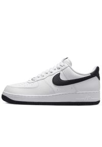 Buty męskie Nike Air Force 1 '07 FQ4296-101 - białe. Zapięcie: sznurówki. Kolor: biały. Materiał: skóra. Szerokość cholewki: normalna. Sezon: lato. Model: Nike Air Force
