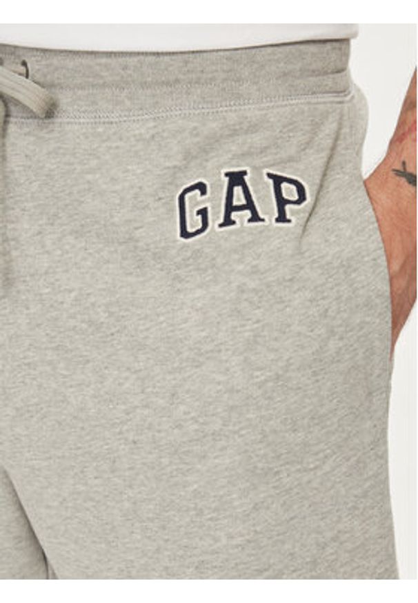 GAP - Gap Szorty sportowe 787059-00 Szary Regular Fit. Kolor: szary. Materiał: bawełna. Styl: sportowy
