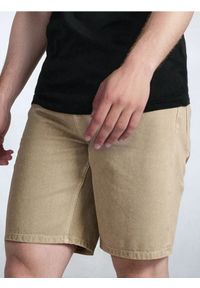 Sinsay - Szorty jeansowe loose - beżowy. Kolor: beżowy #1